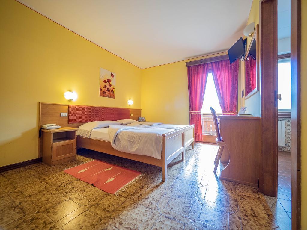 Hotel Baita Della Luna Livigno Exterior photo