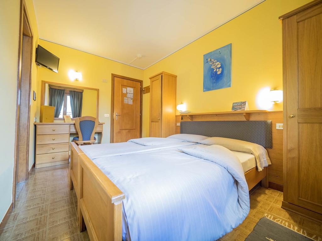Hotel Baita Della Luna Livigno Exterior photo